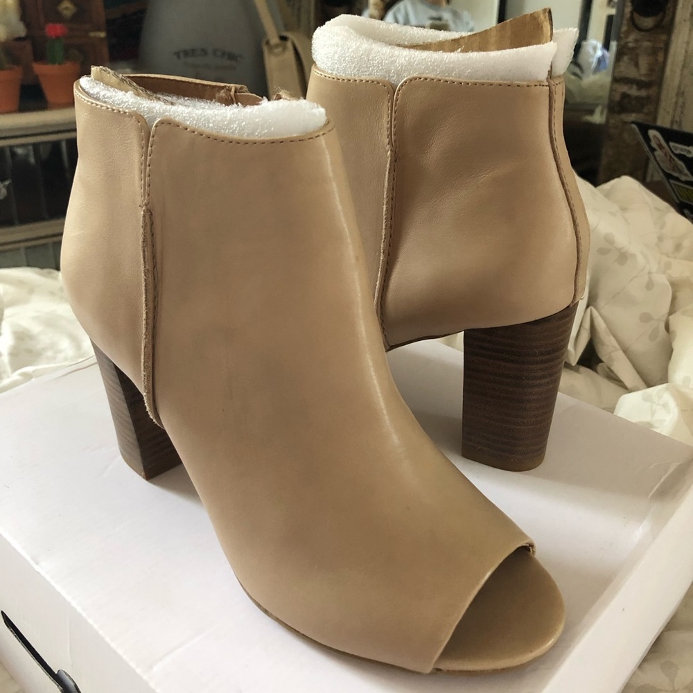 Aldo peep toe leather heeled booties beige